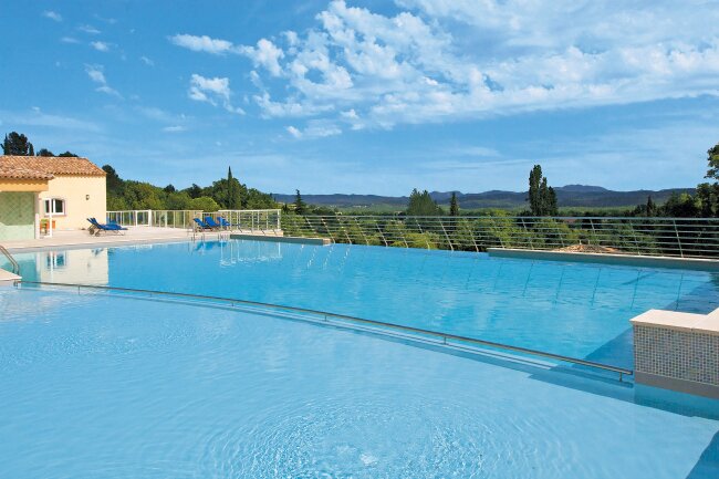 Chateau-de-camiole-pool